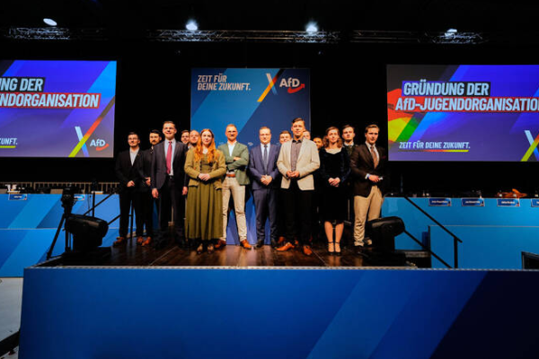 ஏற்கனவே இருக்கும் தொல்லை போதாதென்று... ஜேர்மனியில் புலம்பெயர்தலுக்கு எதிராக மீண்டும் ஒரு அமைப்பு | Gd Rally Against Aslyum Seekers In Germany