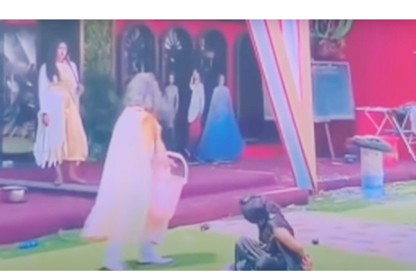 ஜூலி மேல் கொதிக்கும் வெந்நீரை ஊற்றிய சினேகன் - பழிக்கு பழி - எச்சரித்த பிக்பாஸ் - அதிர்ச்சி ப்ரொமோ - தமிழ்நாடு