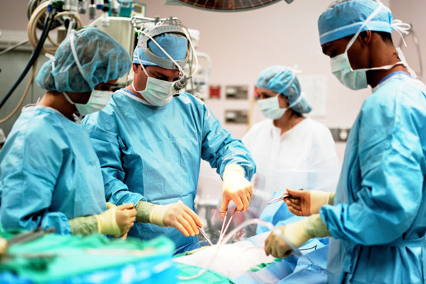 தவறான அறுவை சிகிச்சை - மாணவன் முழங்கை வரை அழுகி வெட்டி எடுத்த கொடுமை! | Kerala Student Arm Was Cut Off Botched Operation