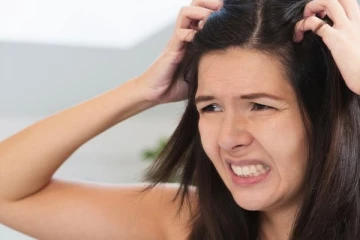 பொடுகு ரொம்ப அரிக்குதா? இதனை போக்க இதோ சூப்பர் டிப்ஸ்