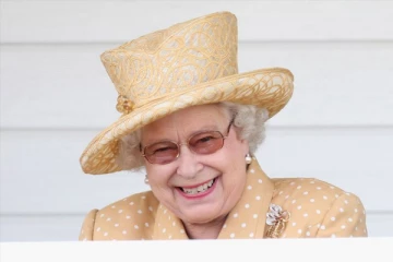 என்னைவிட என் நாய்களுக்கு நல்ல சாப்பாடு கிடைக்கிறது: பிரித்தானிய மகாராணியார் செய்த வேடிக்கை