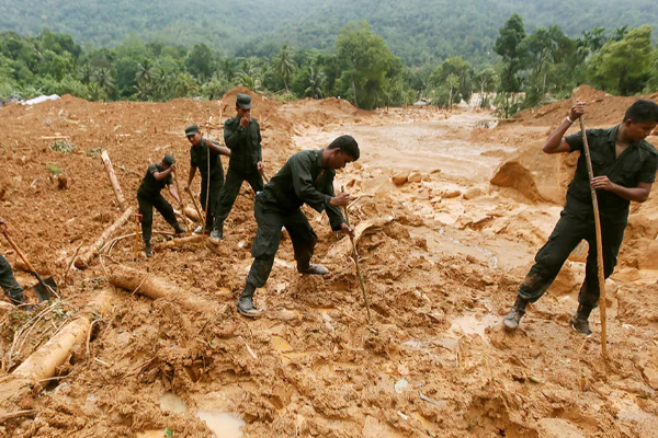 2 வாரங்களுக்கு பின் மண்ணுக்குள்ளிருந்து தோண்டப்பட்ட சிறுமி.. மனதை உலுக்கிய சம்பவம் | Landslide Yattiyanthotta Girl Body Recoverd 2 வாரங்களுக்கு பின் மண்ணுக்குள்ளிருந்து தோண்டப்பட்ட சிறுமி.. மனதை உலுக்கிய சம்பவம் | Landslide Yattiyanthotta Girl Body Recoverd