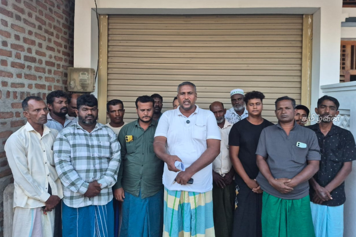 நிரந்தர கடைத்தொகுதி கோரும் வீதியோர மீன் வியாபாரிகள் - றிசாட் பதியுத்தீன் வாக்குறுதி | Roadside Fish Vendors Seeking Permanent Market நிரந்தர கடைத்தொகுதி கோரும் வீதியோர மீன் வியாபாரிகள் - றிசாட் பதியுத்தீன் வாக்குறுதி | Roadside Fish Vendors Seeking Permanent Market