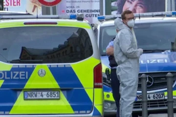 ஜேர்மனியில் நீதிமன்ற வாசலில் வெட்டப்பட்ட தலையுடன் உட்கார்ந்திருந்த நபர்: அதிரவைத்த ஒரு சம்பவம்