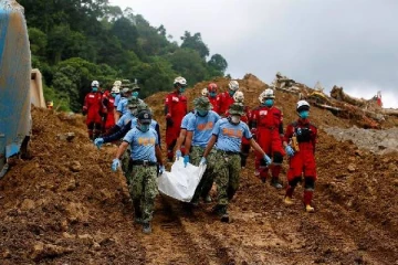 நிலச்சரிவினால் மண்ணுக்குள் புதைந்திருந்த 60 மணி நேரம்... அதிசயமாக உயிர் தப்பிய சிறுமி