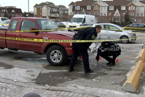 மிசிசாகாவில் வாகனம் மோதி முதியவர் உயிரிழப்பு | Man Struck And Killed By Vehicle