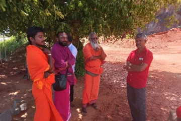 ஆக்கிரமிப்புக்குள்ளாகியிருக்கும் திருகோணமலை ஆலயத்திற்கு செல்வராசா கஜேந்திரன் விஜயம்(Photo)