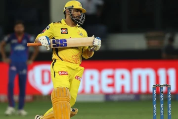 யாருக்கு சார் வயசாயிடுச்சு : இணையத்தை ஆக்கிரமித்த தல தோனி