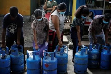 வவுனியாவில் எரிவாயு பெற்று தருவதாக பணம் பறிக்க முயன்றவர் துரத்தியடிப்பு