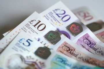 ஒரு சராசரி பிரித்தானியர் பணக்காரராக வேண்டுமானால் எத்தனை ஆண்டுகள் பணம் சேமிக்கவேண்டும்?