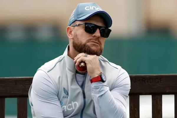 சர்ச்சையில் சிக்கியுள்ள இங்கிலாந்து பயிற்சியாளர்! | Controversial England Coach