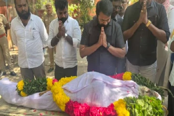 சாந்தனின் பூதவுடலுக்கு சீமான் அஞ்சலி