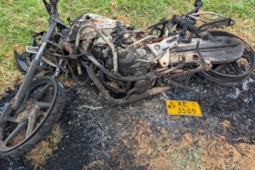 யாழ்ப்பாணத்தில் மோட்டார் சைக்கிளுக்கு தீ வைத்தது யார்?