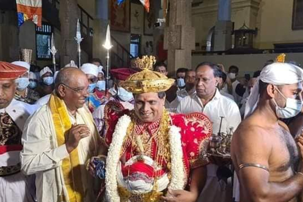 கண்டியில் இடம்பெற்ற நெகிழவைத்த  சம்பவம்! | A Pleasant Incident In Kandy Sri Lanka