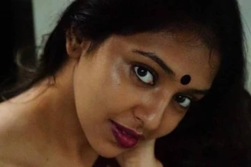 இப்படியா தொப்பையை காட்டுவது! நடிகை லட்சுமி மேனன் வெளியிட்ட வீடியோ..