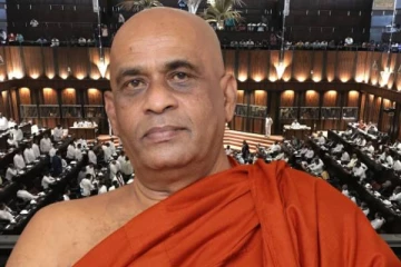 அரசியல்வாதிகள் மழைக்காலத்துக்கு வெளிவரும் அட்டை பூச்சிகளை போன்றவர்கள் - குற்றம் சாட்டும் பௌத்த பிக்கு