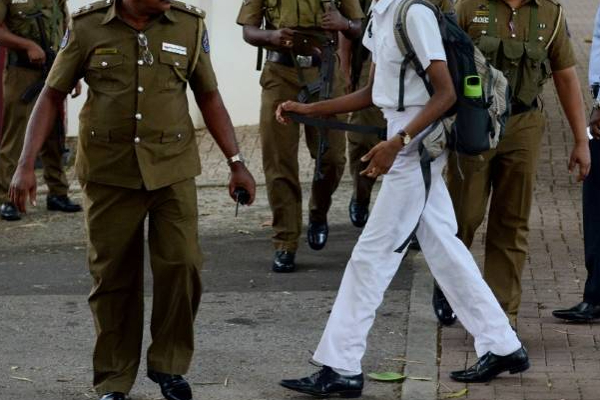 பொலிஸார் நடத்திய துப்பாக்கிச்சூடு: தீவிர சிகிச்சையில் பாடசாலை மாணவர்! | Police Shooting School Student In Intensive Care