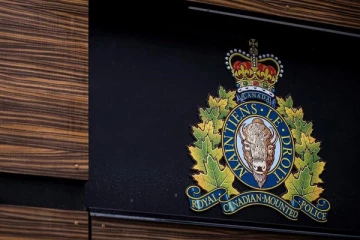 கனேடிய மாகாணமொன்றில் இருவரை வாளால் தாக்கிய நபர்: வலைவீசித் தேடும் பொலிசார்