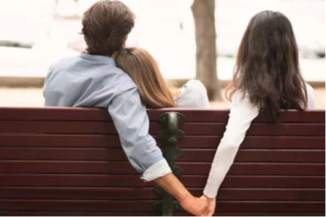 கணவரை விட்டுவிட்டு காதலனுடன் எஸ்கேப் ஆக நினைத்த இளம்பெண்: அடுத்தடுத்து நிகழ்ந்த அதிர்ச்சி சம்பவம்