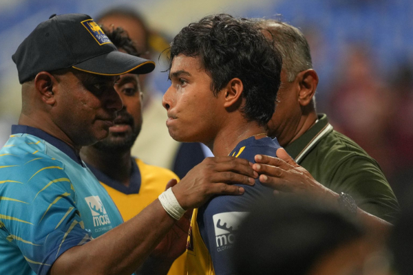தந்தைக்கு இறுதி அஞ்சலி செலுத்திய பின்னர் மீண்டும் அணியில் இணையும் துனித் | Dunith Wellalage Father Passed Away