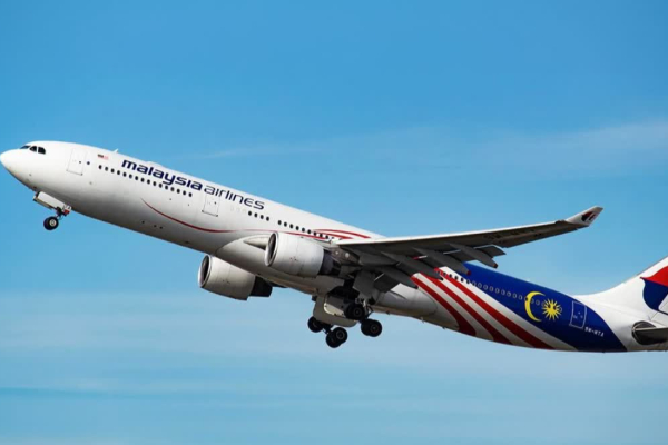 சென்னை வந்த மலேசியா விமானம் திடீர் தீப்பிடிப்பு | Malaysia Airlines Flight Fire Landing Chennai