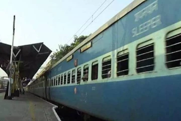 ரயில் கழிப்பறையில் 2 சிறுவர்கள் - சத்தம் கேட்டு மிரண்ட போலீஸார்!