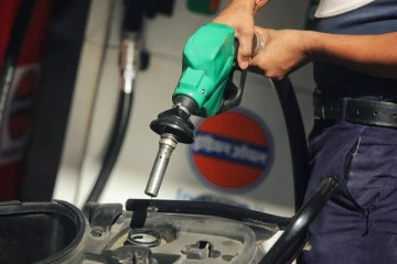 எரிபொருள் விலை குறைப்பு தொடர்பில் நாடாளுமன்றில் வெளிப்படுத்தப்பட்ட தகவல் (Live)