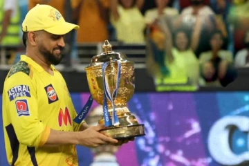 நான் இன்னும் போகல! அடுத்து வருடமும் CSK-க்கு ஆடுவதை உறுதி செய்த டோனி: கவனீச்சேங்களா?