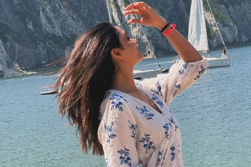 வெளிநாட்டு ட்ரிப் சென்றிருக்கும் பிரியங்கா மோகன்.. அழகிய ஸ்டில்கள்