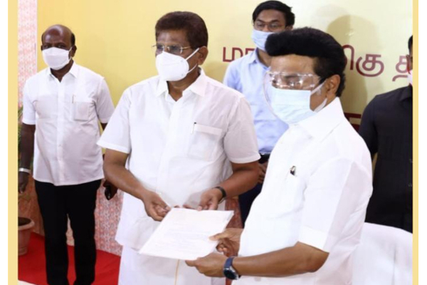 முதல்வர் நிவாரண நிதிக்கு ரூ.1 கோடி வழங்கியது ராம்ராஜ் நிறுவனம் | Ramraj Cotton Donates One Crore To Cm Relief Fund