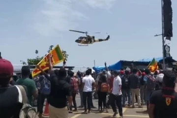 கொழும்பை வட்டமிடும் உலங்கு வானூர்திகளால்   அச்சம்!