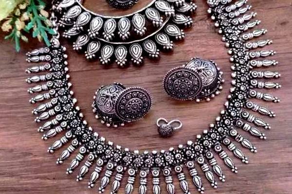 Today Gold rate: இலங்கையில் கிடுகிடுவென உயர்ந்த தங்க விலை.. சவரன் எவ்வளவு தெரியுமா? | Today Gold Rate In Sri Lanka And India Sep 3Nd