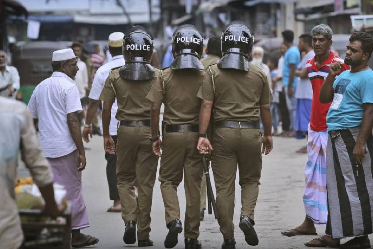 மட்டக்களப்பில் சொந்த மகளிடம் தந்தை செய்த இழி செயல் | Father Arrested Abusing His 24 Year Old Daughter மட்டக்களப்பில் சொந்த மகளிடம் தந்தை செய்த இழி செயல் | Father Arrested Abusing His 24 Year Old Daughter
