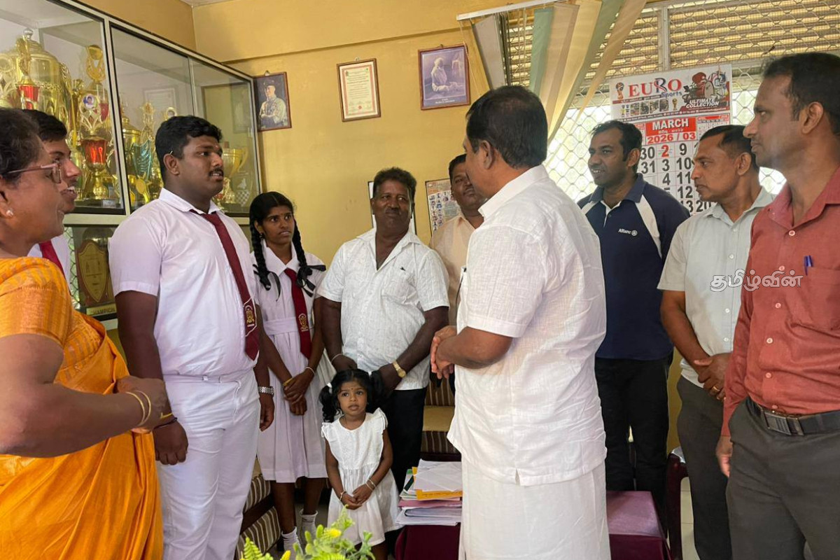 அகில இலங்கை ரீதியில் முதலிடம் பெற்ற தமிழ் மாணவன்: பாடசாலை சமூகம் நெகிழ்ச்சி | Student Who Has Ranked First All Over Sri Lanka