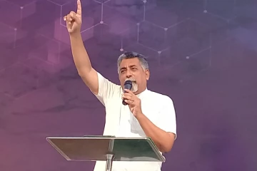 குண்டு தாக்குதல் காரணமாகவே இலங்கை அதாள பாதாளத்துக்கு சென்றுள்ளது: போதகர் ரொசான் மகேசன் (photos)