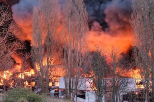 சற்றுமுன்னர் பிரித்தானியாவில் பயங்கர சம்பவம்: வெளியேறிய மக்கள் | Fire Accident In Britain People Leaving சற்றுமுன்னர் பிரித்தானியாவில் பயங்கர சம்பவம்: வெளியேறிய மக்கள் | Fire Accident In Britain People Leaving