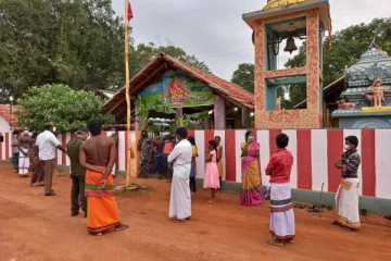 அறிவுறுத்தலை மீறி கும்பாபிசேகம்  ; தனிமைப்படுத்தப்பட்ட பிள்ளையார்!