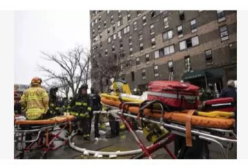 நியூயார்க்கில் கோர தீ விபத்து; 9 குழந்தைகள் உள்பட 19 பேர் உயிரிழந்த சோகம்