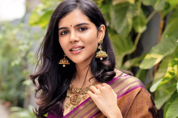 நடிகை கல்யாணி ப்ரியதர்ஷன் சினிமாவிற்கு வருவதற்கு முன் எப்படி இருக்கிறார் பாருங்க.. ஷாக்கிங் புகைப்படம் | Kalyani Priyadharshan Before Coming To Cinema