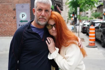 துயர நிகழ்ச்சிக்காக பிரித்தானியா புறப்பட்ட தம்பதியர்... திடீரென விமானத்திலிருந்து இறக்கிவிடப்பட்டதால் ஏற்பட்ட அதிர்ச்சி