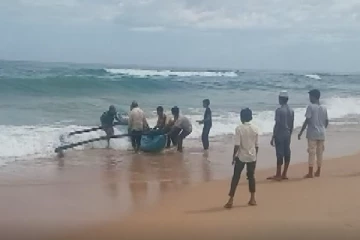 கடலில் முழ்கிய இரு மீனவர்கள்! (Video)