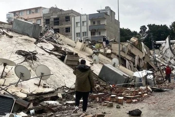 துருக்கி நில நடுக்கம் : ரூ 247 கோடியை நன்கொடையாக கொடுத்த மர்ம மனிதர்