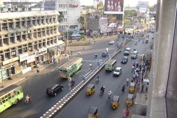 சென்னையில் நில அதிர்வு; கட்டிடங்களை விட்டு வெளியேறிய மக்கள்!