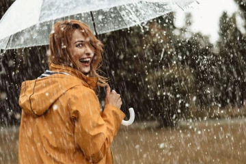 மழையில் குளிப்பது சருமத்திற்கு நல்லதா?