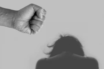 மனைவியின் பிறப்புறுப்பை ஊசி நூலால் தைத்த கொடூர கணவன் - பதறவைத்த சம்பவம்!