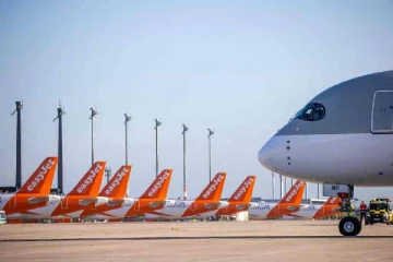 100 கணக்கான விமானங்களை ரத்து செய்த பிரபல பிரித்தானிய நிறுவனம்: ஆயிரக்கணக்கான குடும்பங்கள் பாதிப்பு