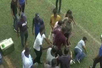 ரக்பி லீக் போட்டியின் போது பெண் ஒருவரால் ஏற்பட்ட பதற்றமான சூழல்