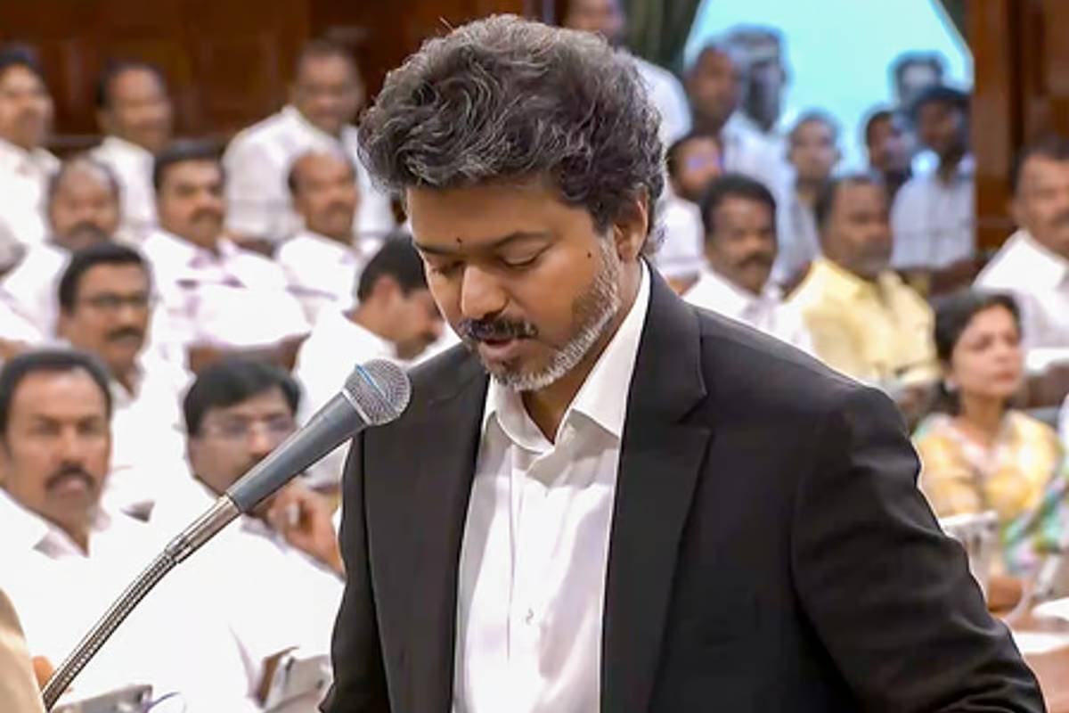 முதல்வர் விஜய்யின் நாற்காலியும் வெள்ளை துண்டும் பற்றிய ரகசியம் என்ன தெரியுமா? | Secret Of Chief Minister Vijay Chair White Towel