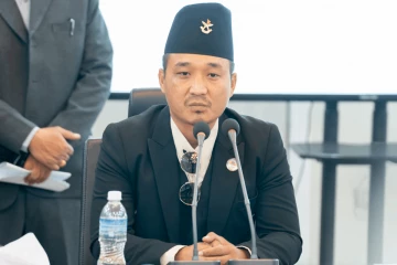 පත්වී මාසයක් යන්නත් පෙර ස්වදේශ ඇමති හදිසියේම ඉල්ලා අස්වෙයි