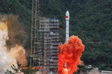 விண்ணில் ஏவப்பட்ட சில நிமிடங்களில் கீழே விழுந்து வெடித்து சிதறிய சீன ராக்கெட்!